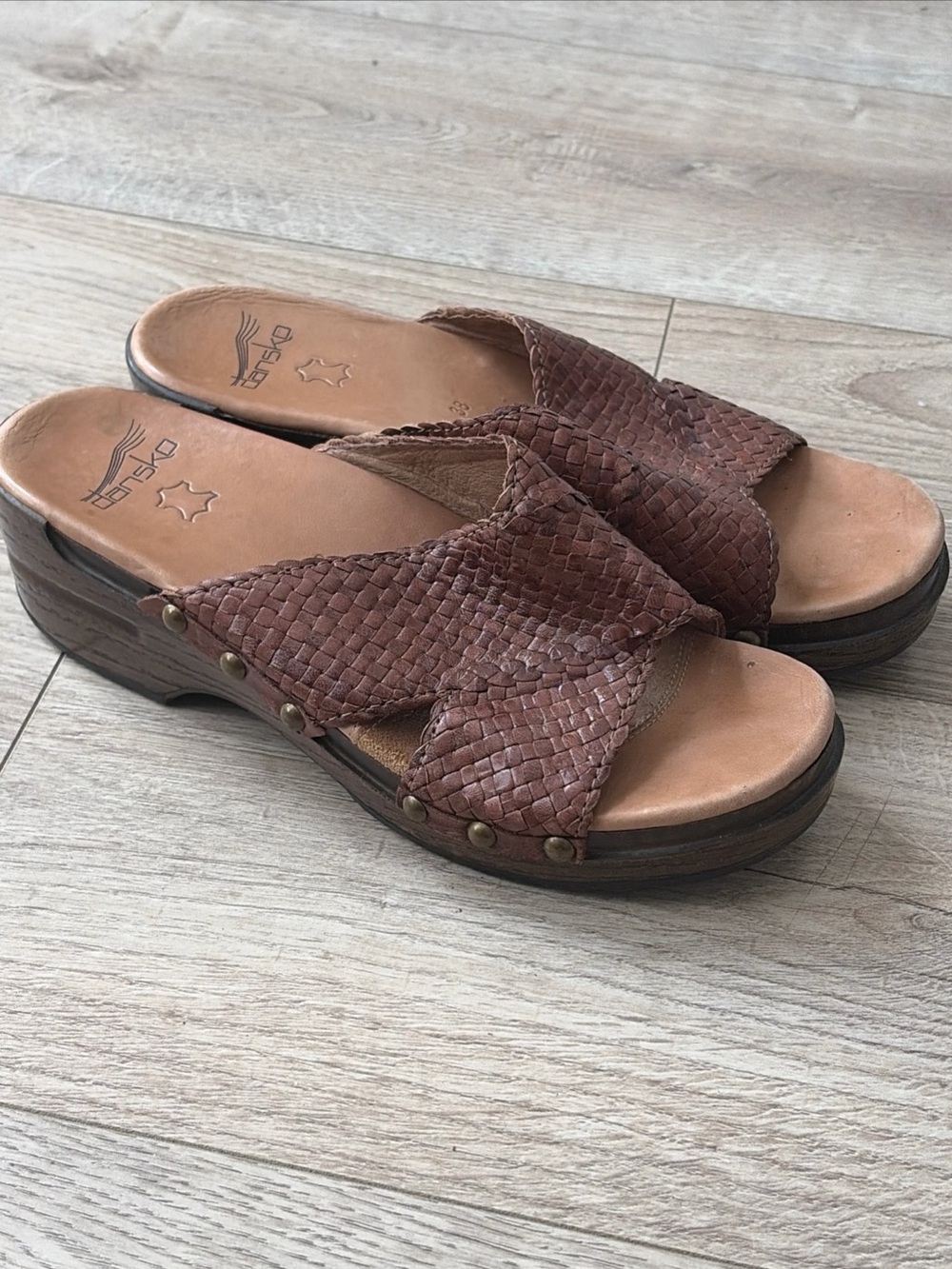 Dansko Mia basket weave woven criss cross Wood Heeled Clog Sandal Size 38